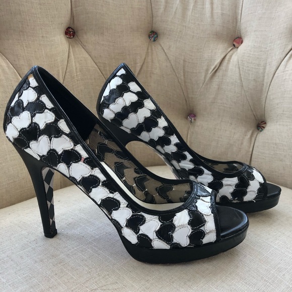 betsey johnson black and white shoes